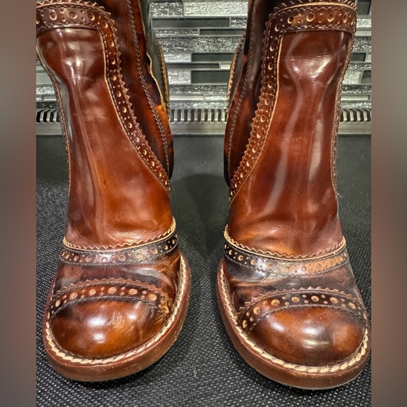 Dolce & Gabbana Fall 2008 high heel boots. Preowned. Brown. - Picture 6 of 12